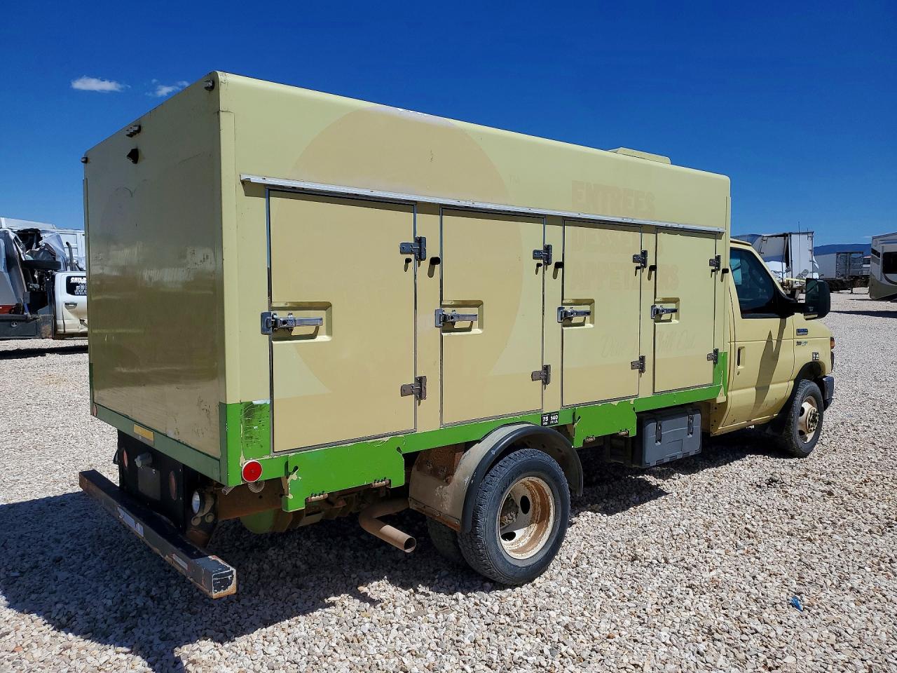Ford Econoline E450 Super Duty Cutaway Van
