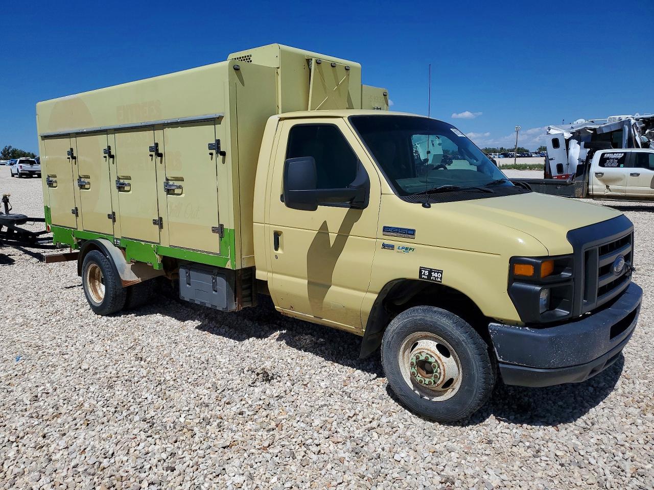 Ford Econoline E450 Super Duty Cutaway Van
