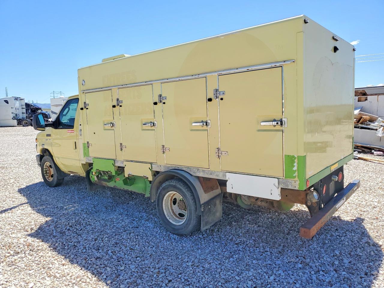 Ford Econoline E450 Super Duty Cutaway Van