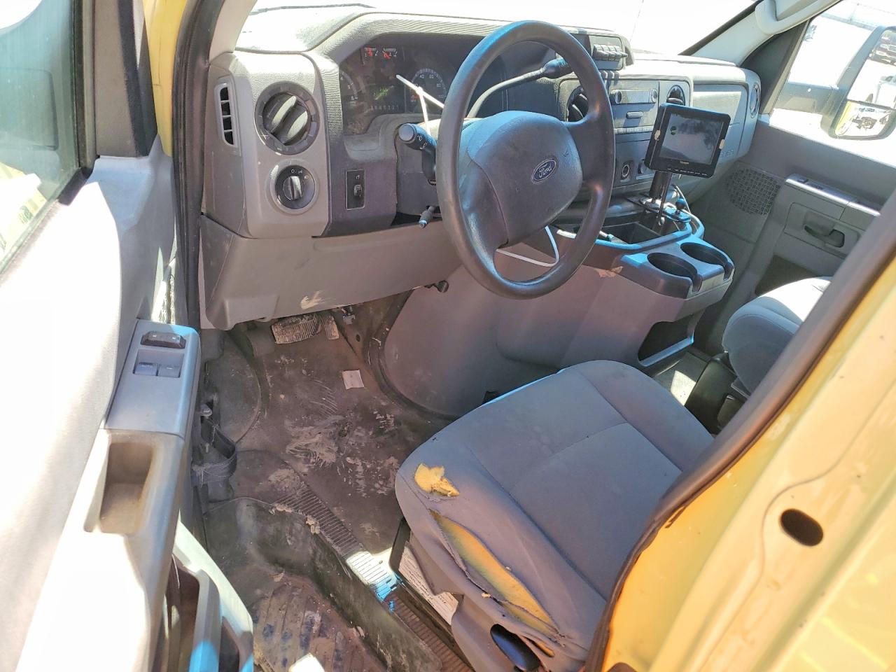 Ford Econoline E450 Super Duty Cutaway Van