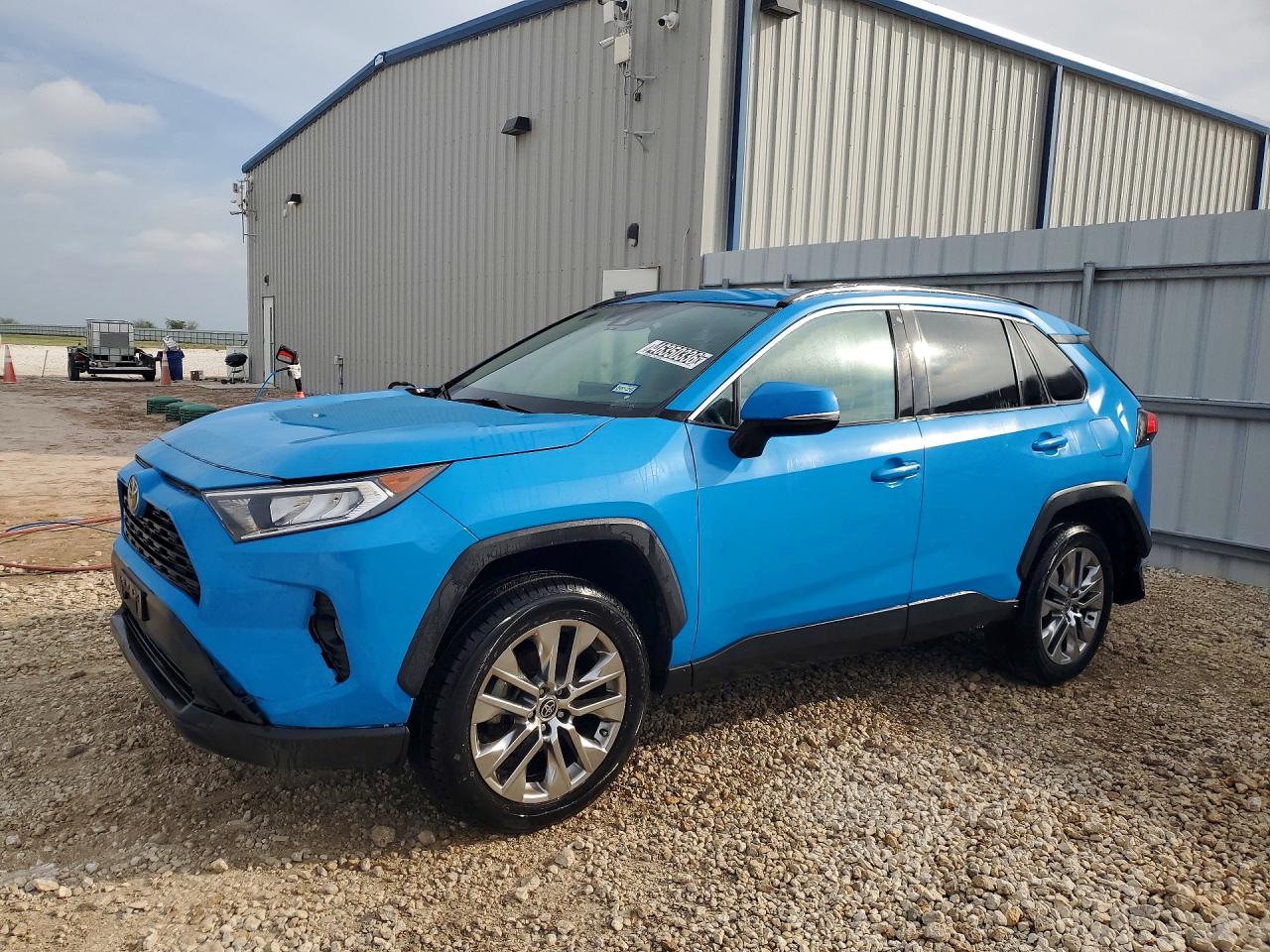 Salvage Toyota RAV4 Image