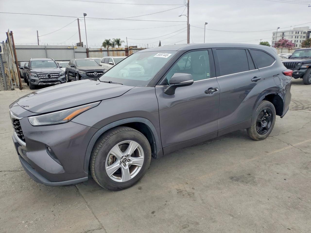 Salvage Toyota Highlander Image