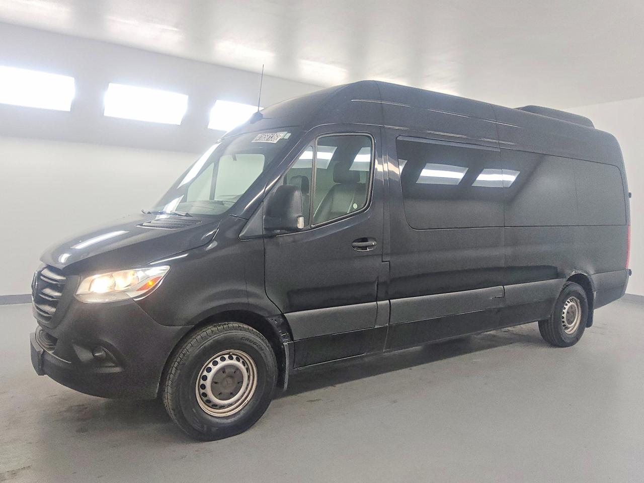 Salvage Mercedes-Benz Sprinter Image