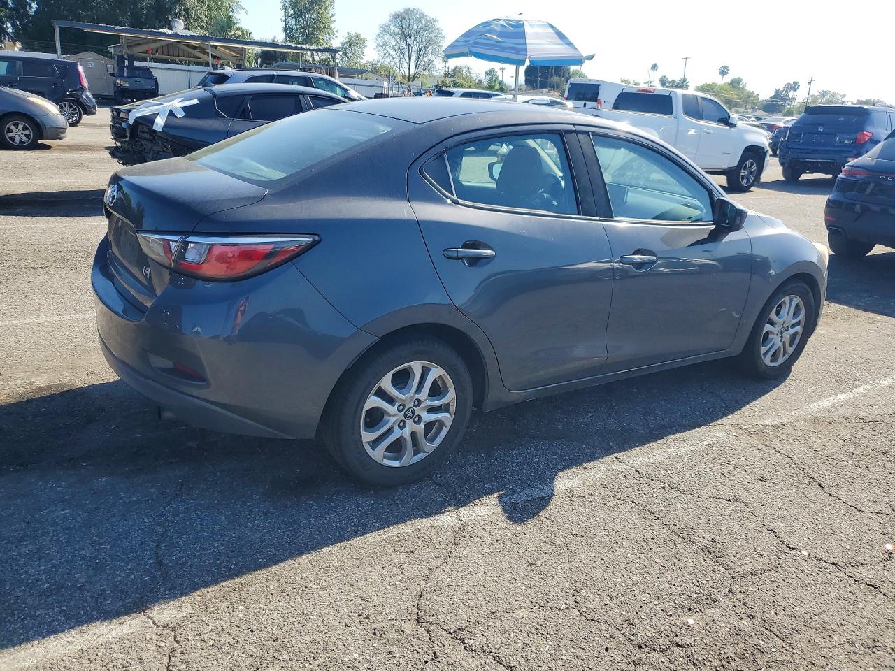 Toyota Yaris Base