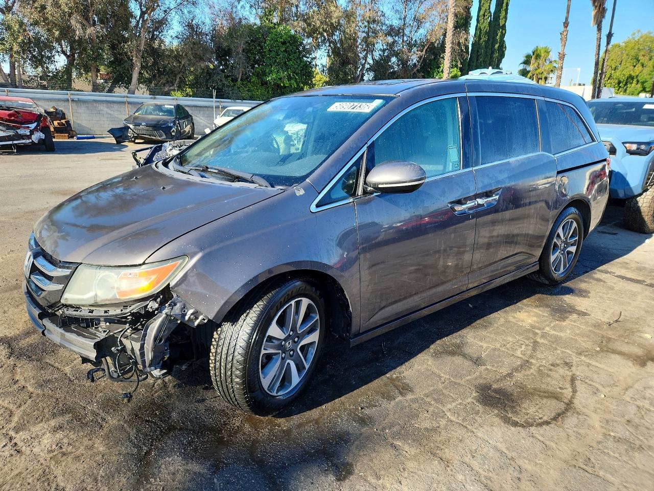 Salvage Honda Odyssey Image