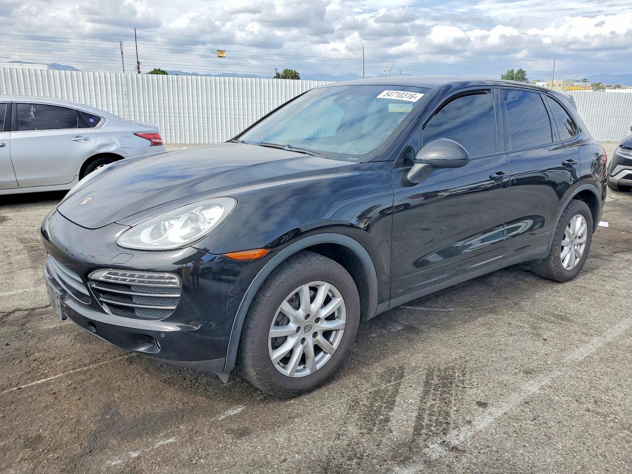 Salvage Porsche Cayenne Image