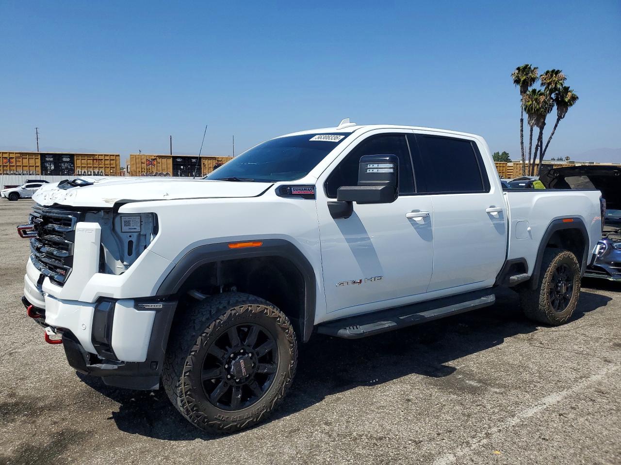 Salvage GMC Sierra Image