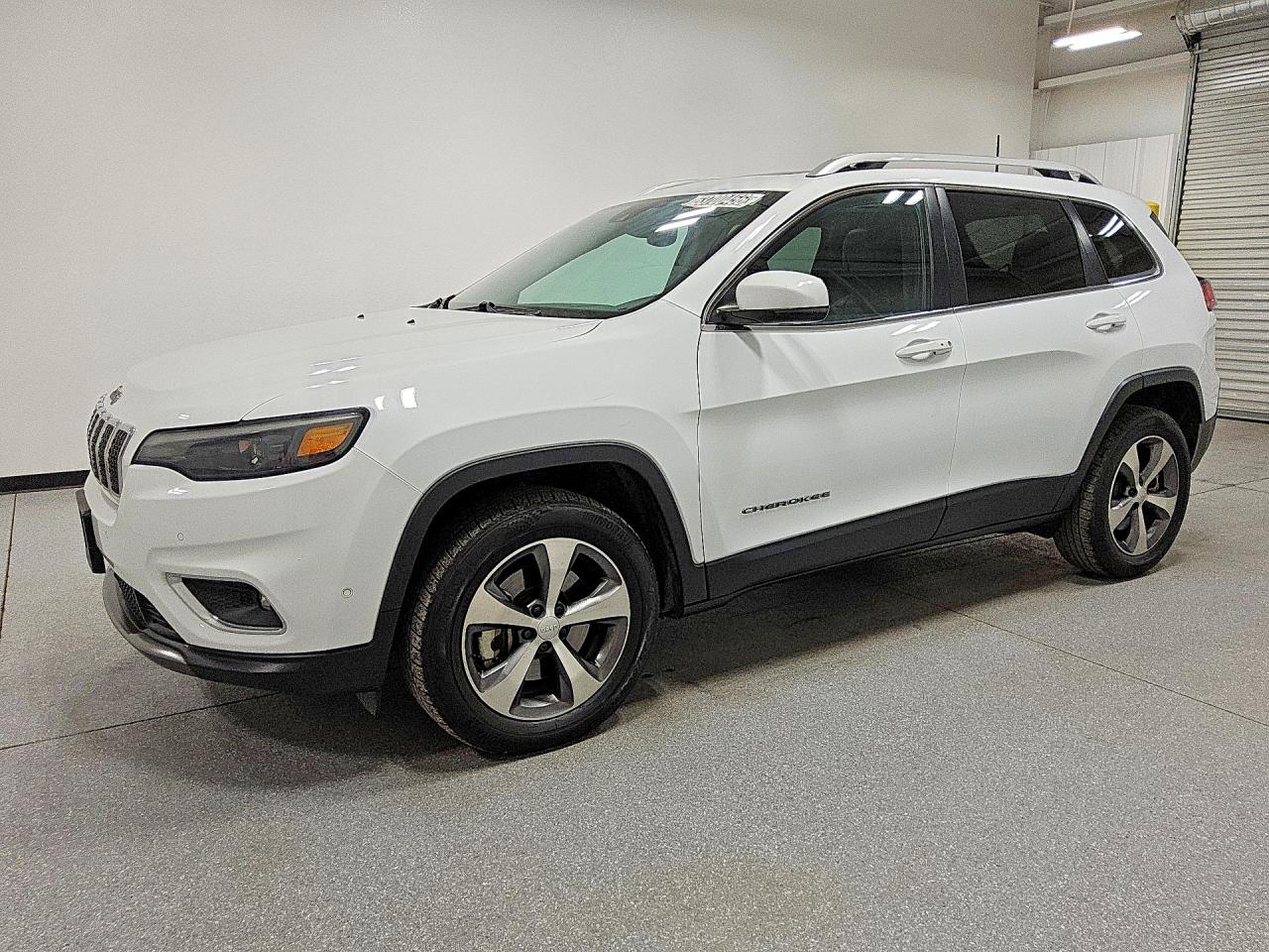 Salvage Jeep Cherokee Image