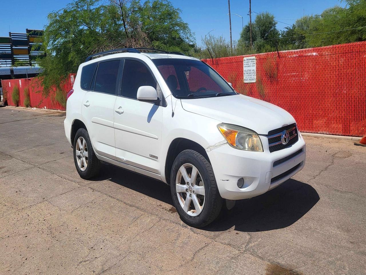 Salvage Toyota RAV4 Image