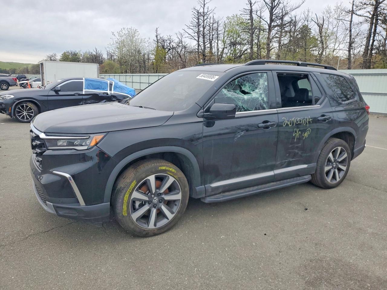 Salvage Honda Pilot Image
