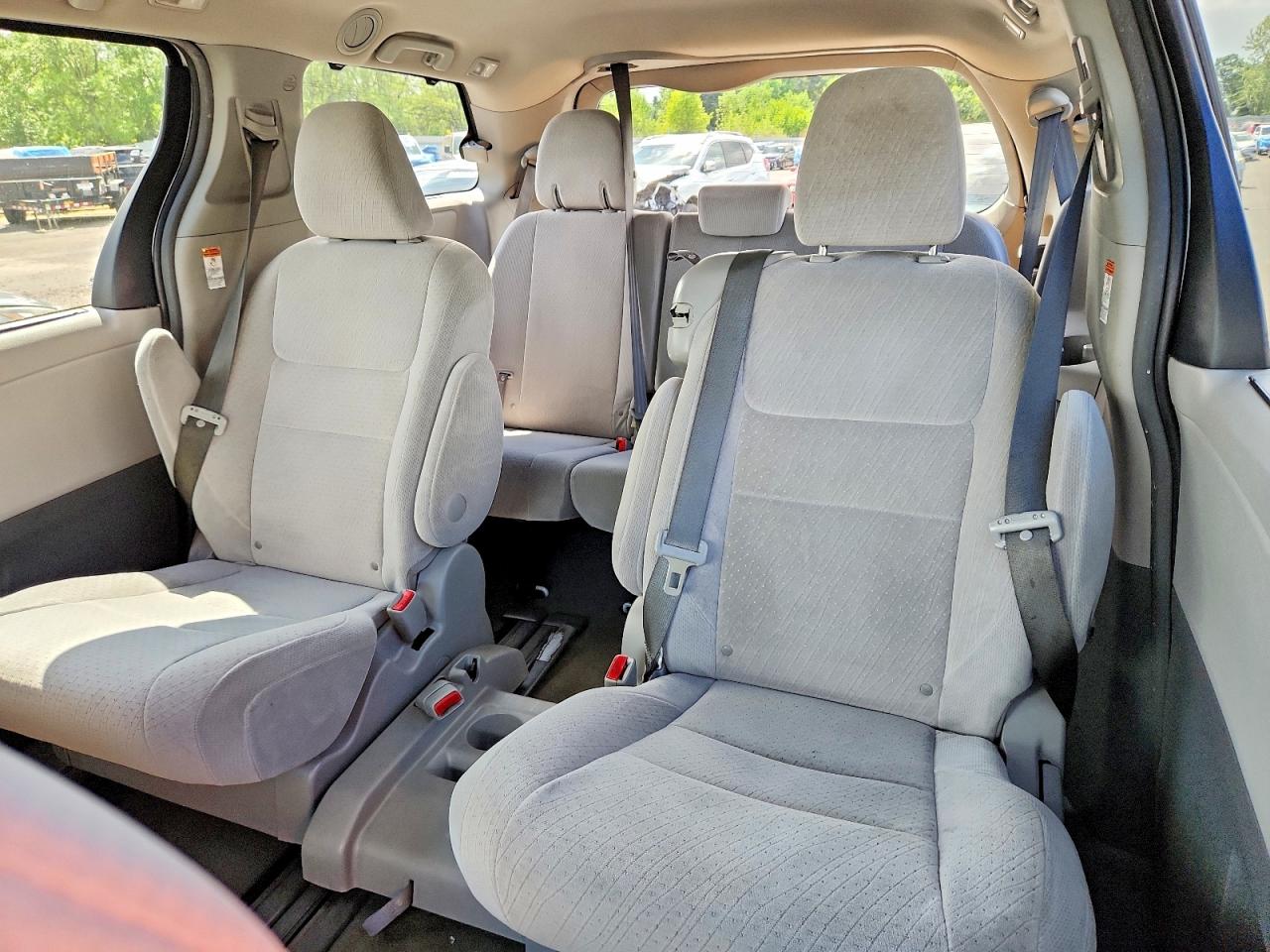 Toyota Sienna Le