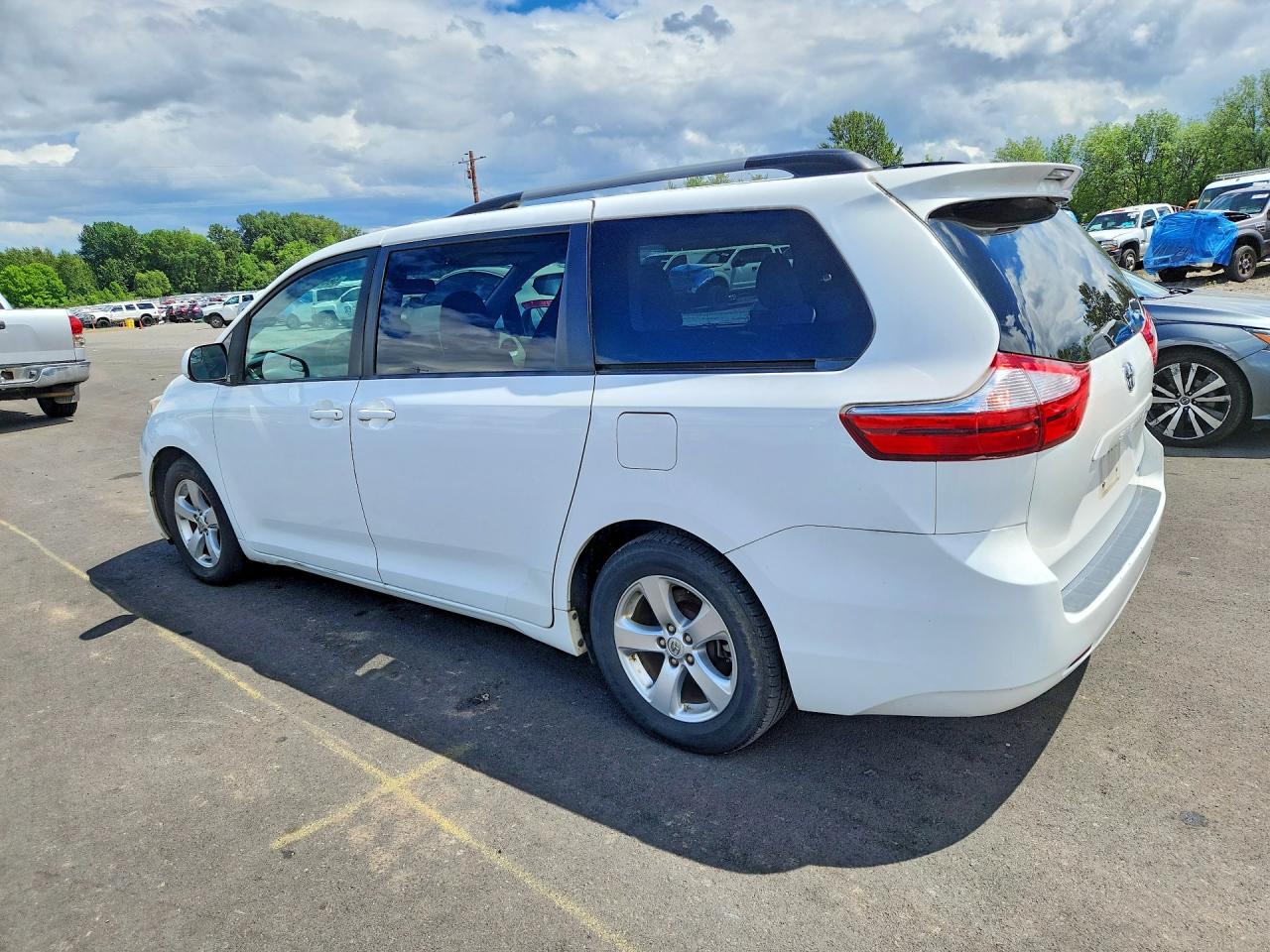 Toyota Sienna Le