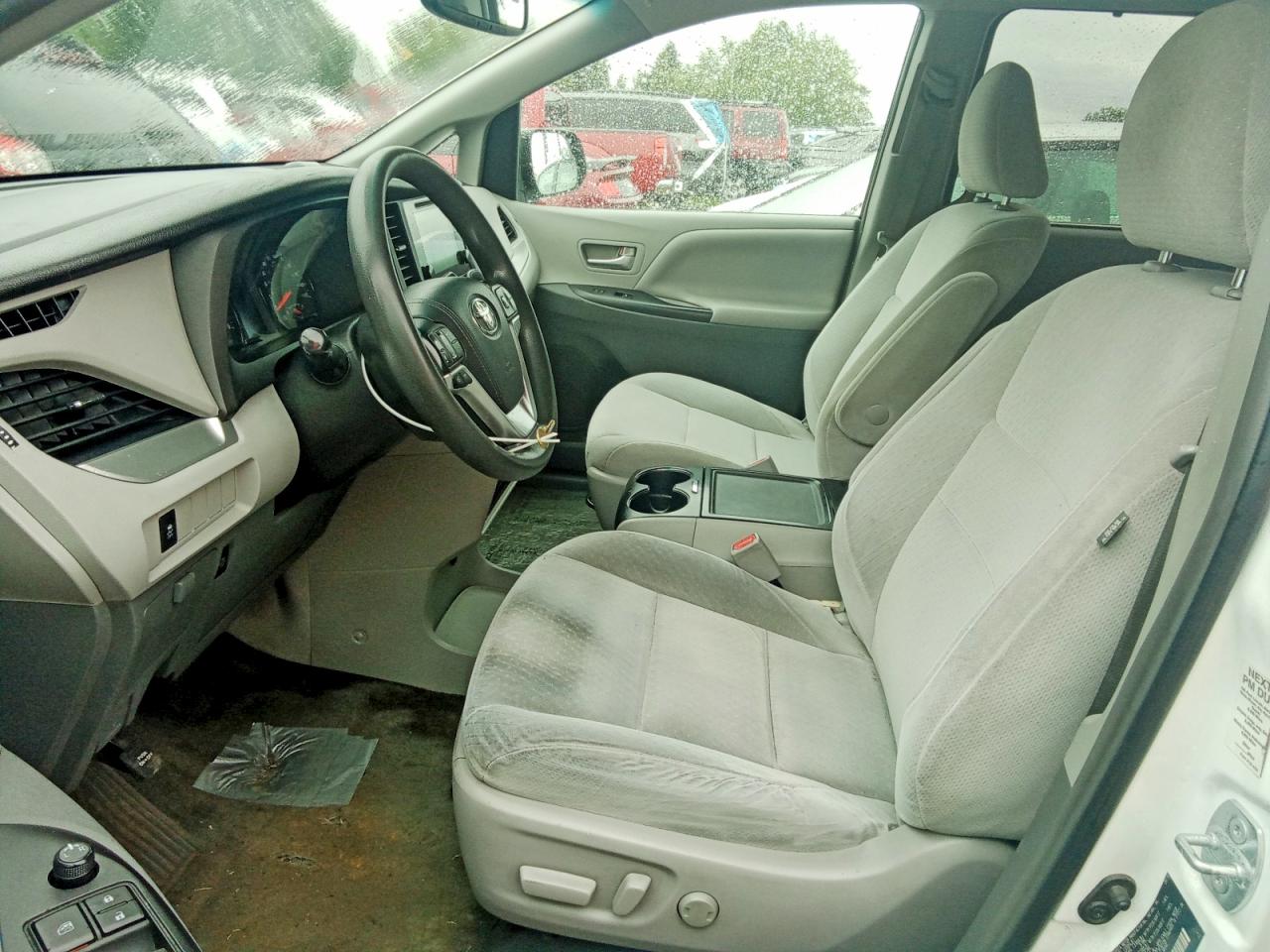 Toyota Sienna Le