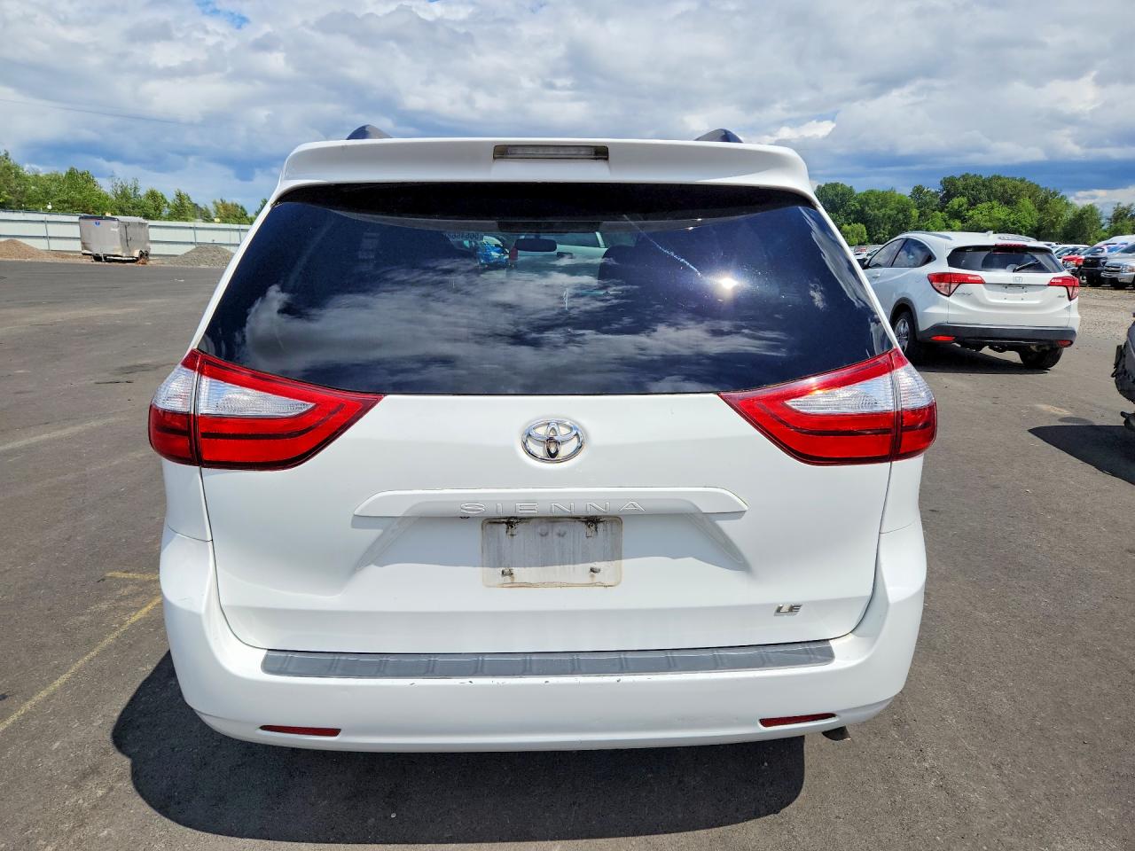 Toyota Sienna Le