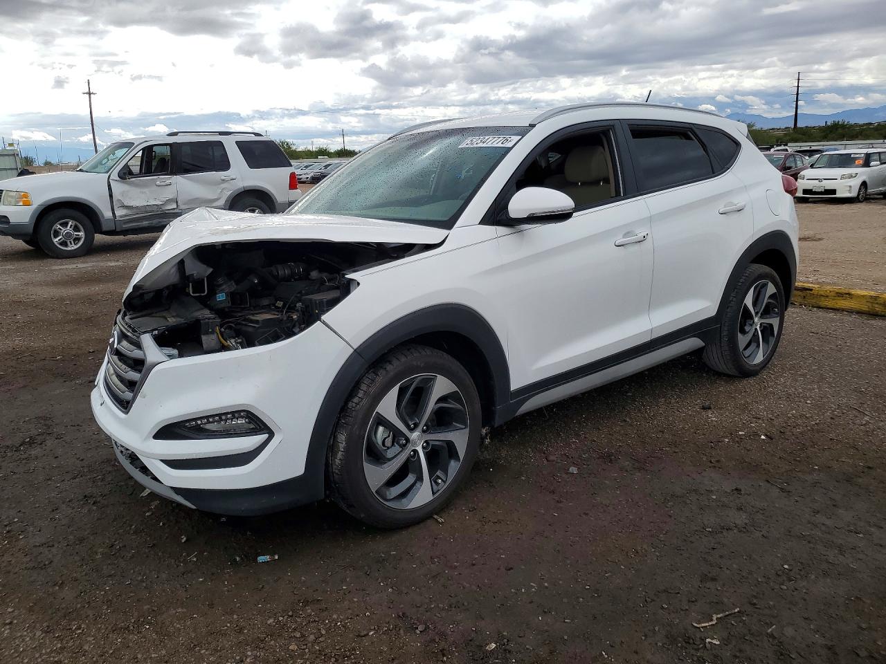 Salvage Hyundai TUCSON Image