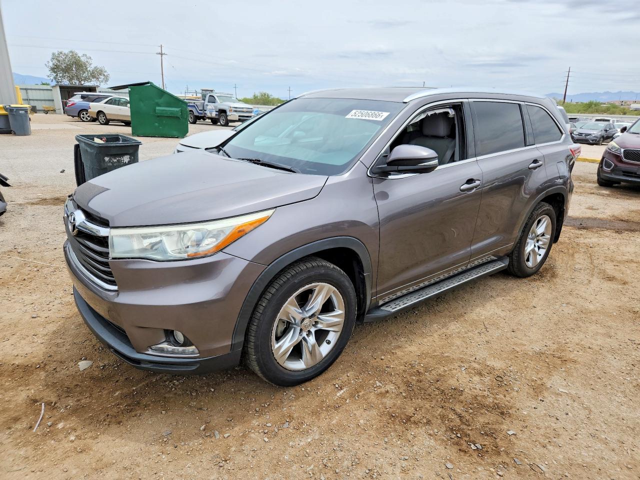 Salvage Toyota Highlander Image