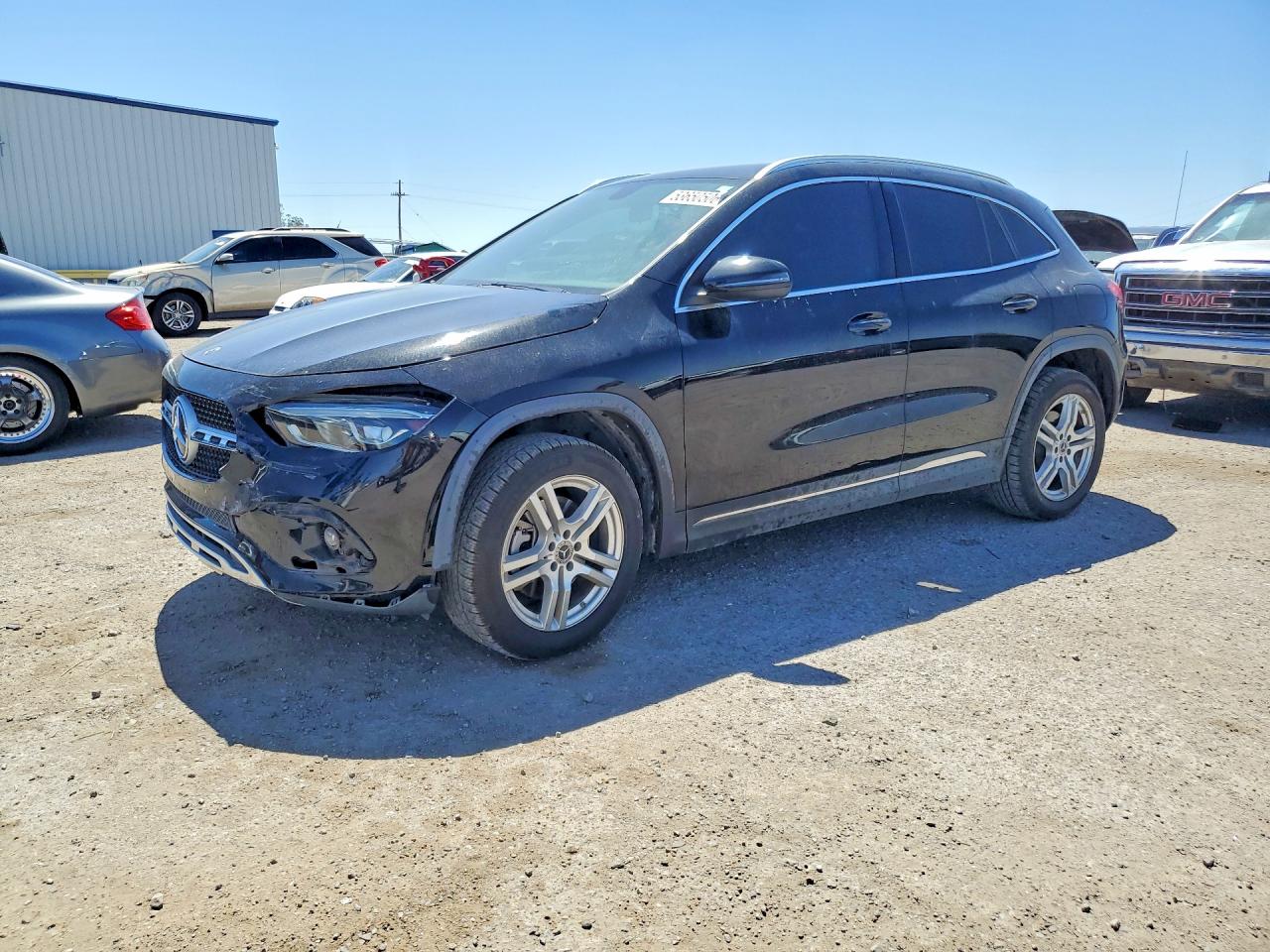 Salvage Mercedes-Benz GLA Image