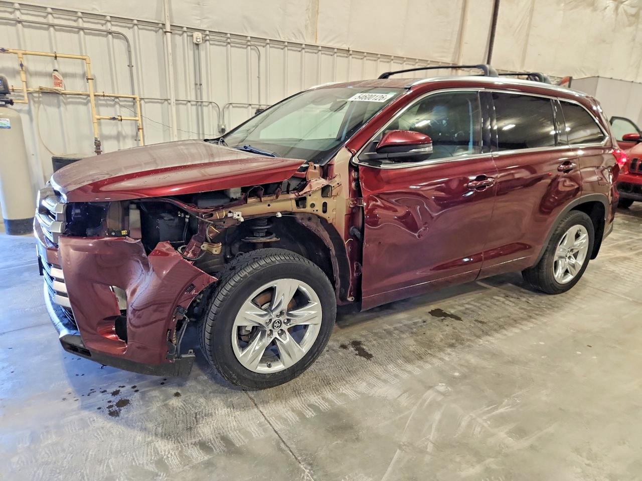 Salvage Toyota Highlander Image