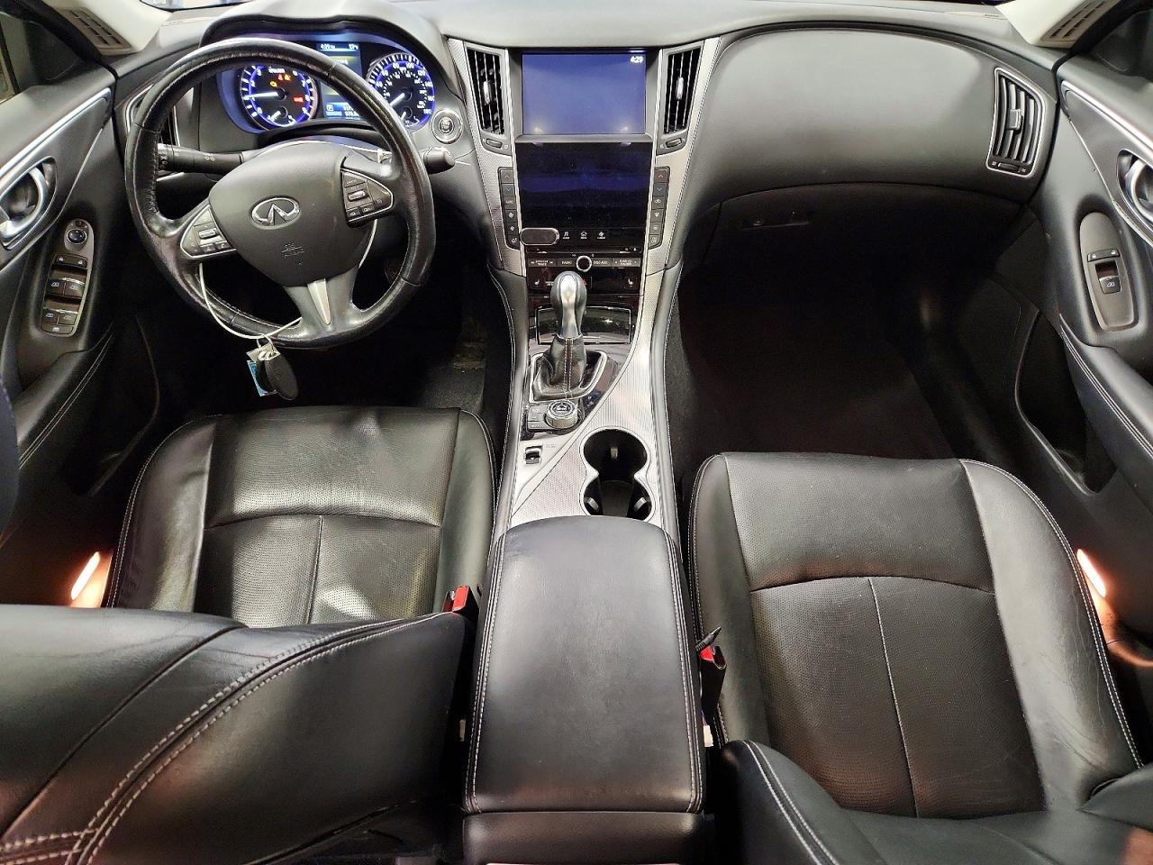 INFINITI Q50 Premium