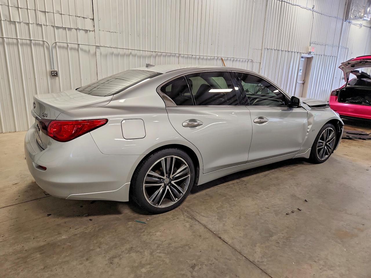 INFINITI Q50 Premium