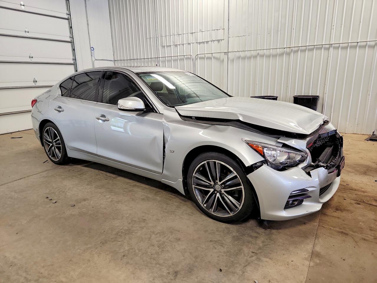 INFINITI Q50 Premium