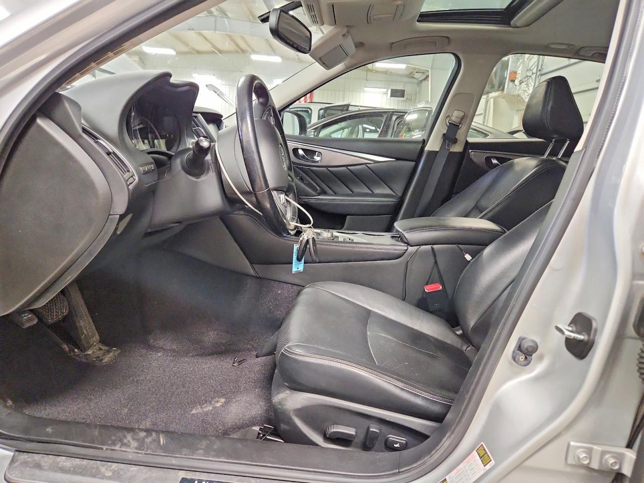 INFINITI Q50 Premium