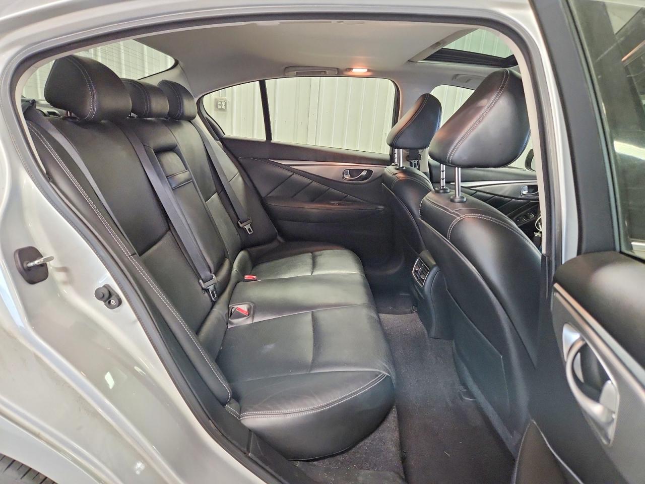 INFINITI Q50 Premium