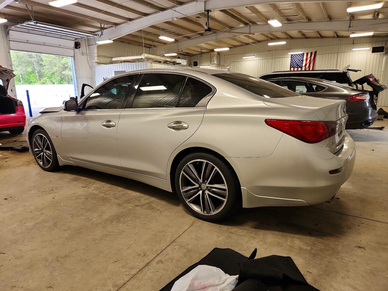 INFINITI Q50 Premium