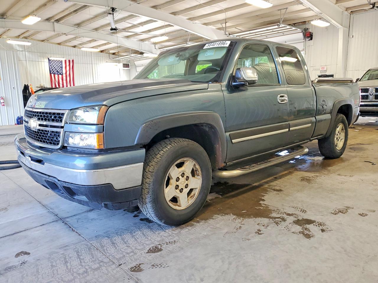 Salvage Chevrolet Silverado Image