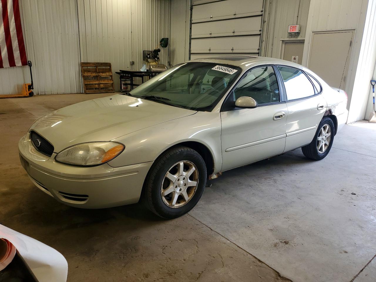 Salvage Ford Taurus Image