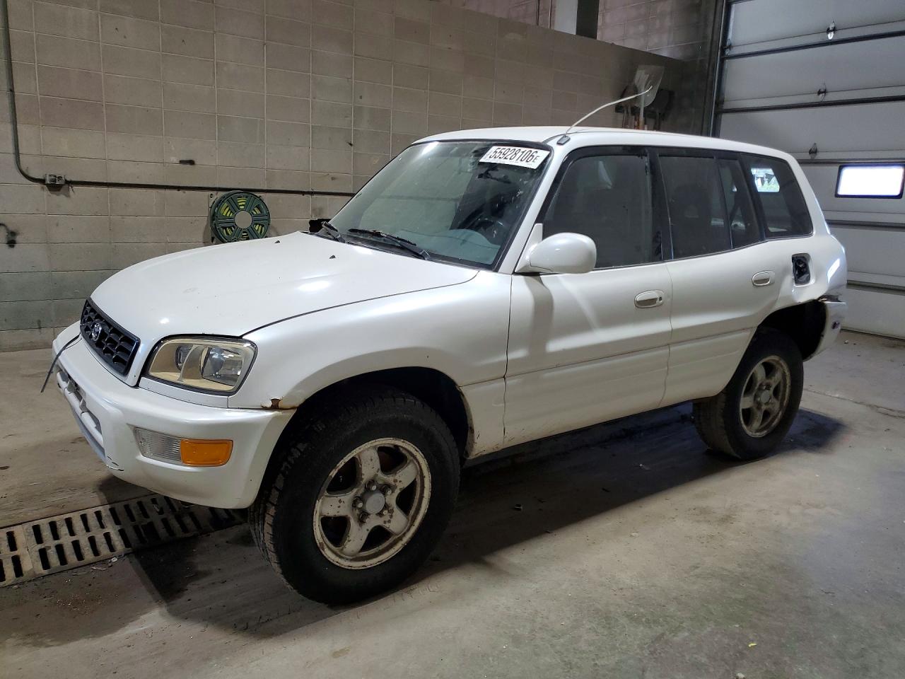 Salvage Toyota RAV4 Image