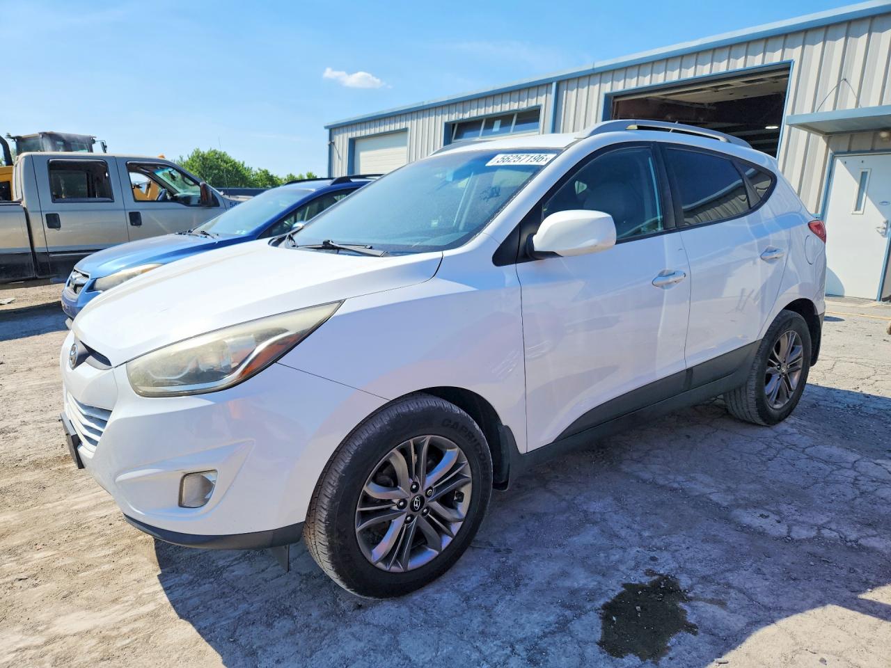 Salvage Hyundai TUCSON Image