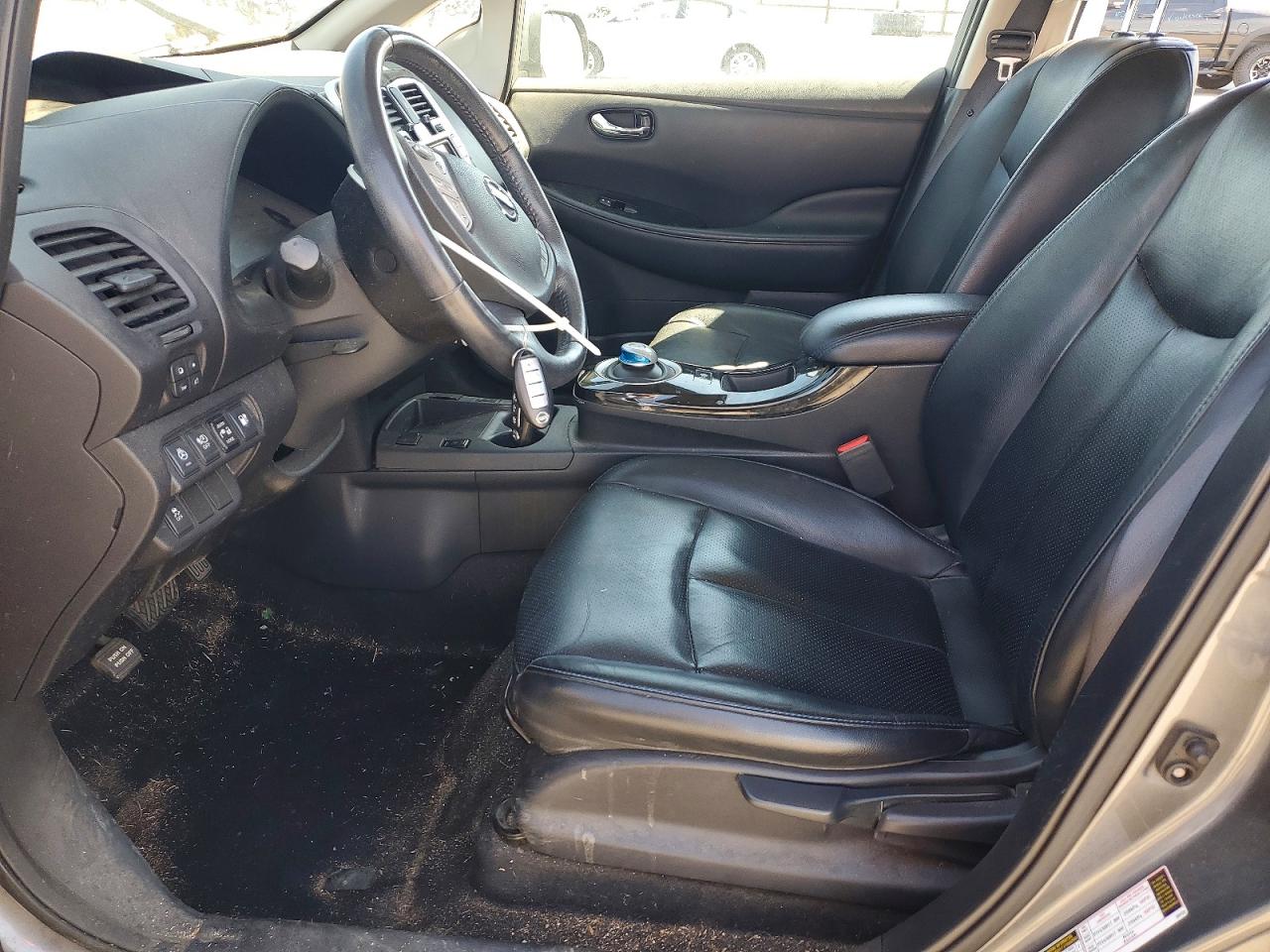 Nissan LEAF S-30