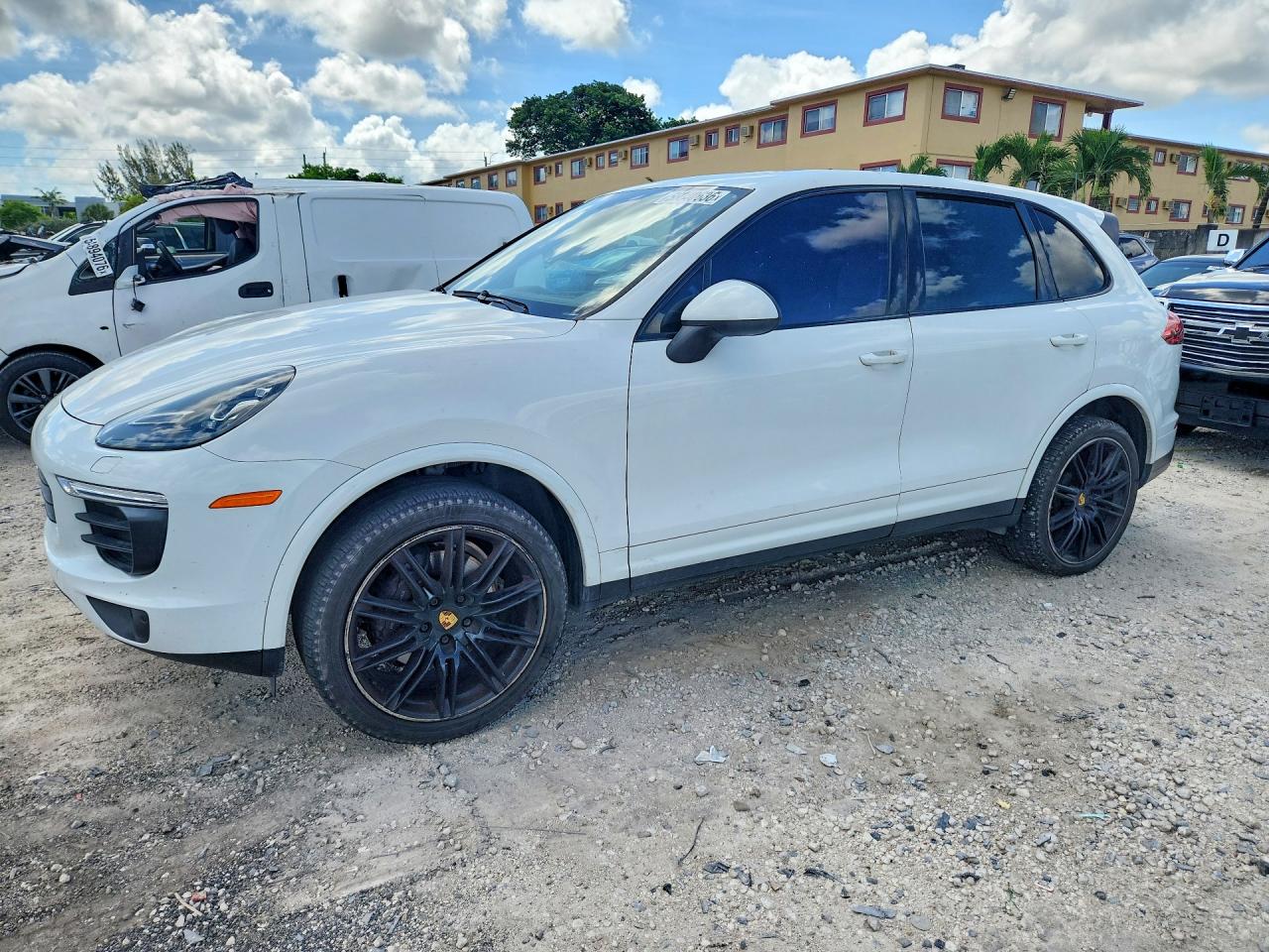 Salvage Porsche Cayenne Image