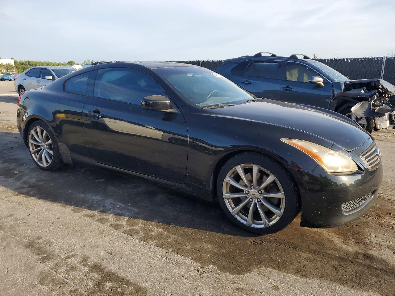 INFINITI G37 Base