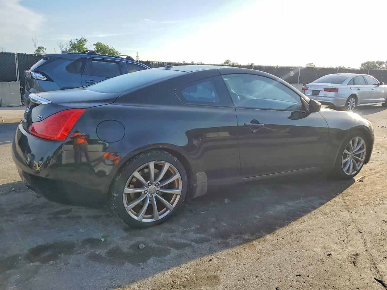INFINITI G37 Base