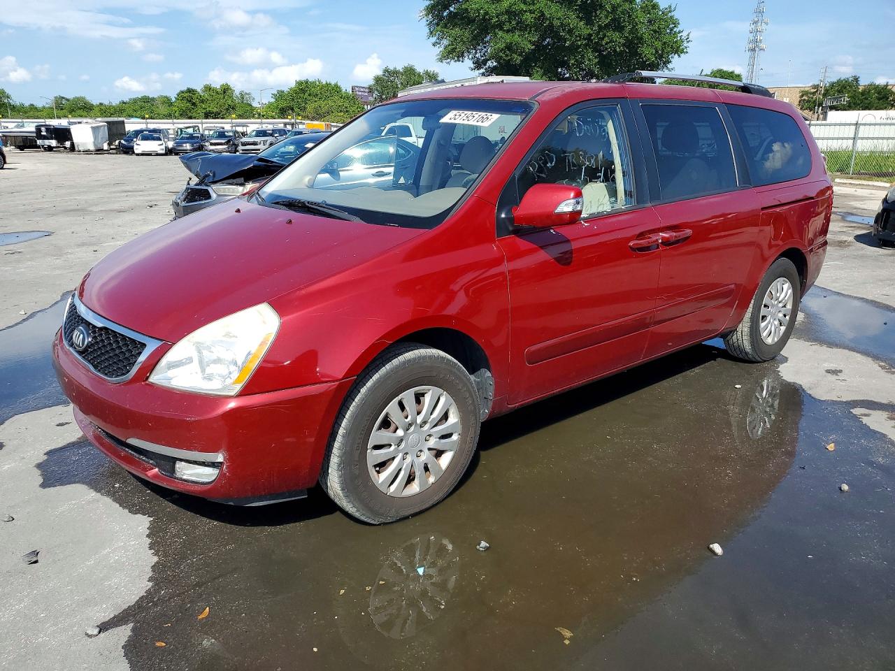 Salvage Kia Sedona Image