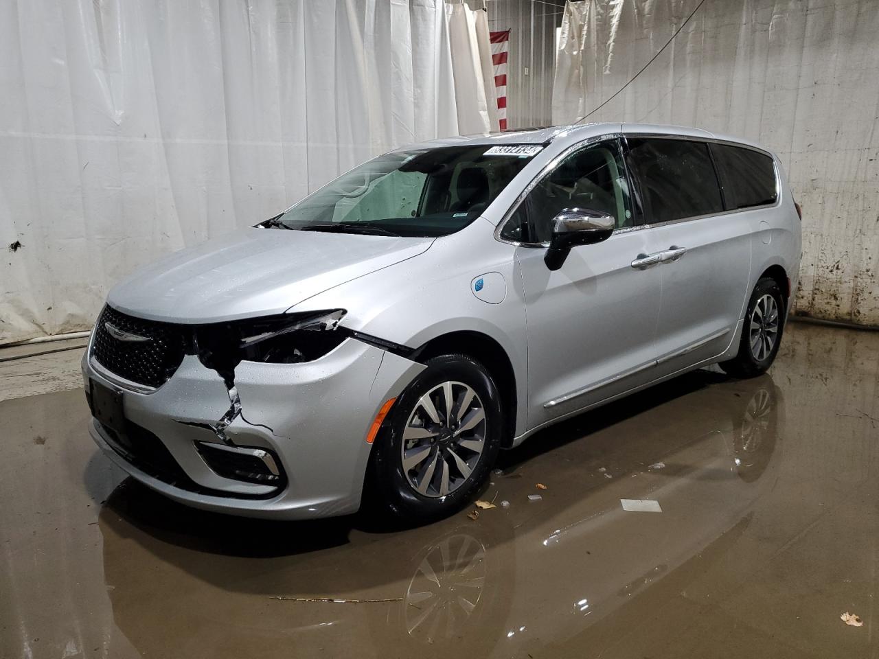 Salvage Chrysler Pacifica Image