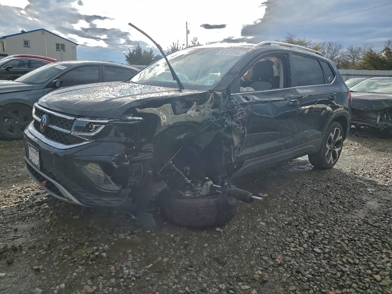Salvage Volkswagen Taos Image