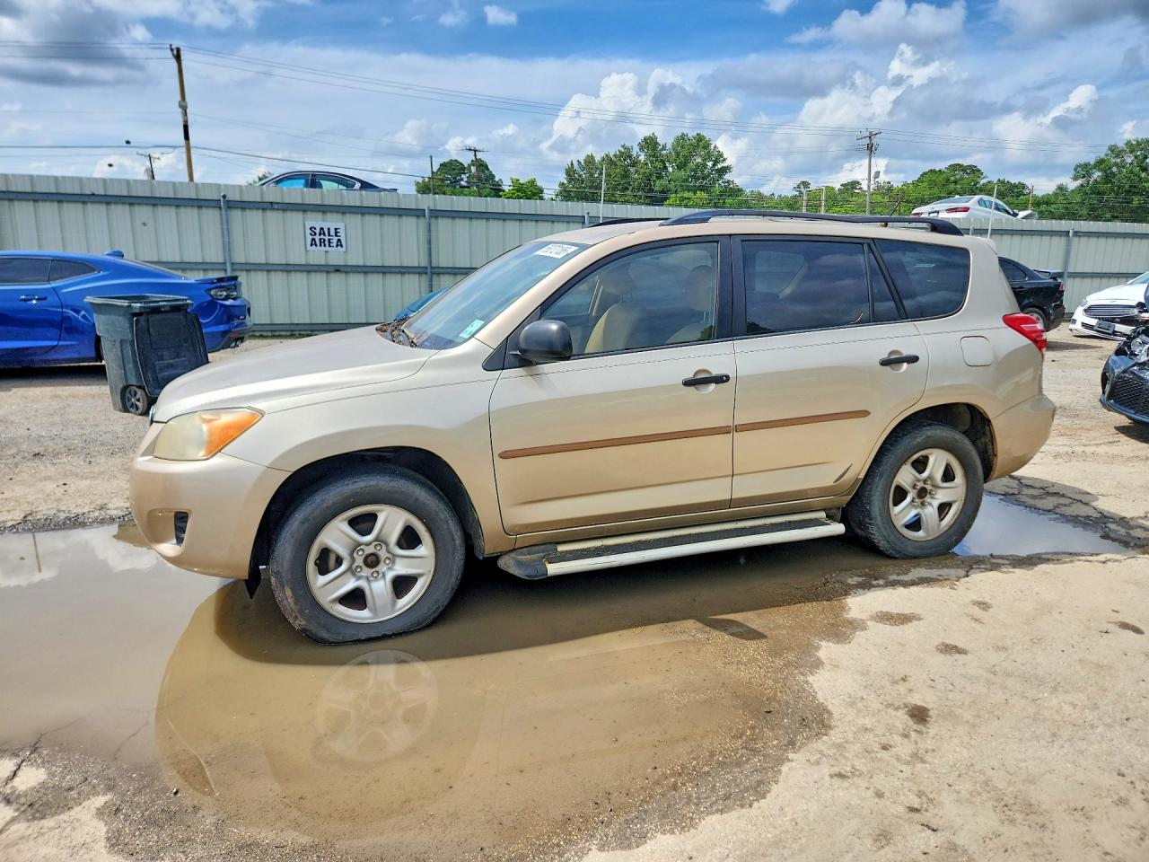 Salvage Toyota RAV4 Image