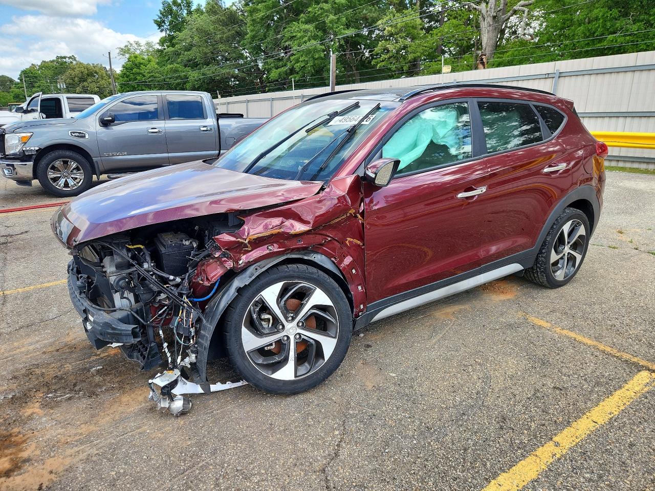 Salvage Hyundai TUCSON Image
