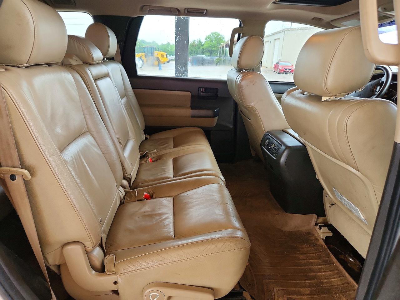 Toyota Sequoia Sr5