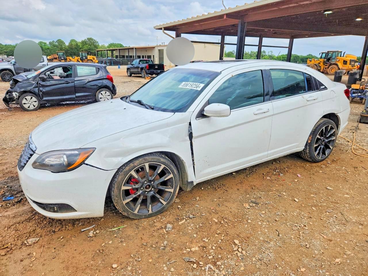 Salvage Chrysler 200 Image