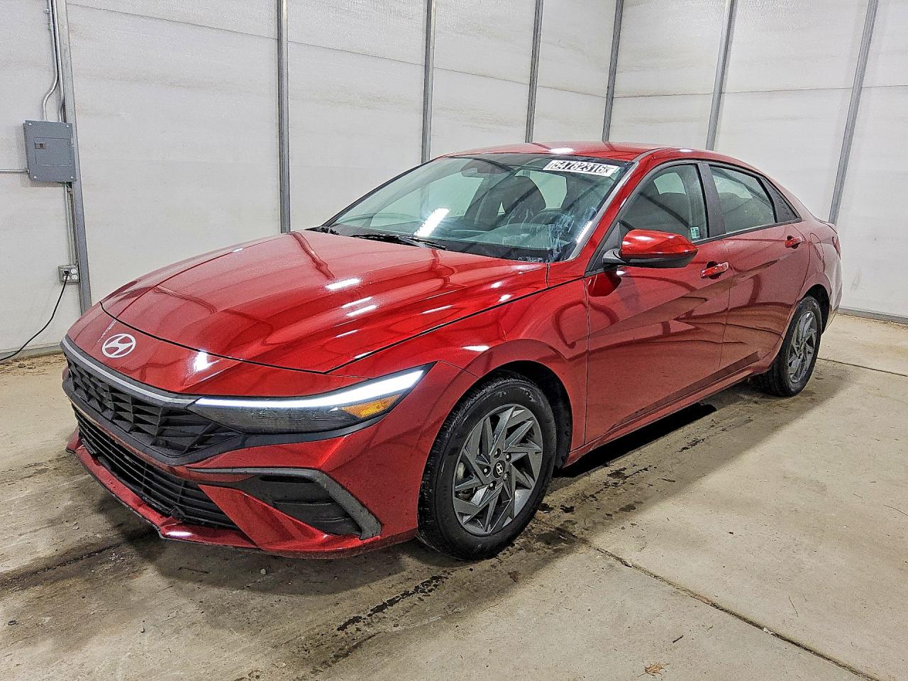 Salvage Hyundai ELANTRA Image