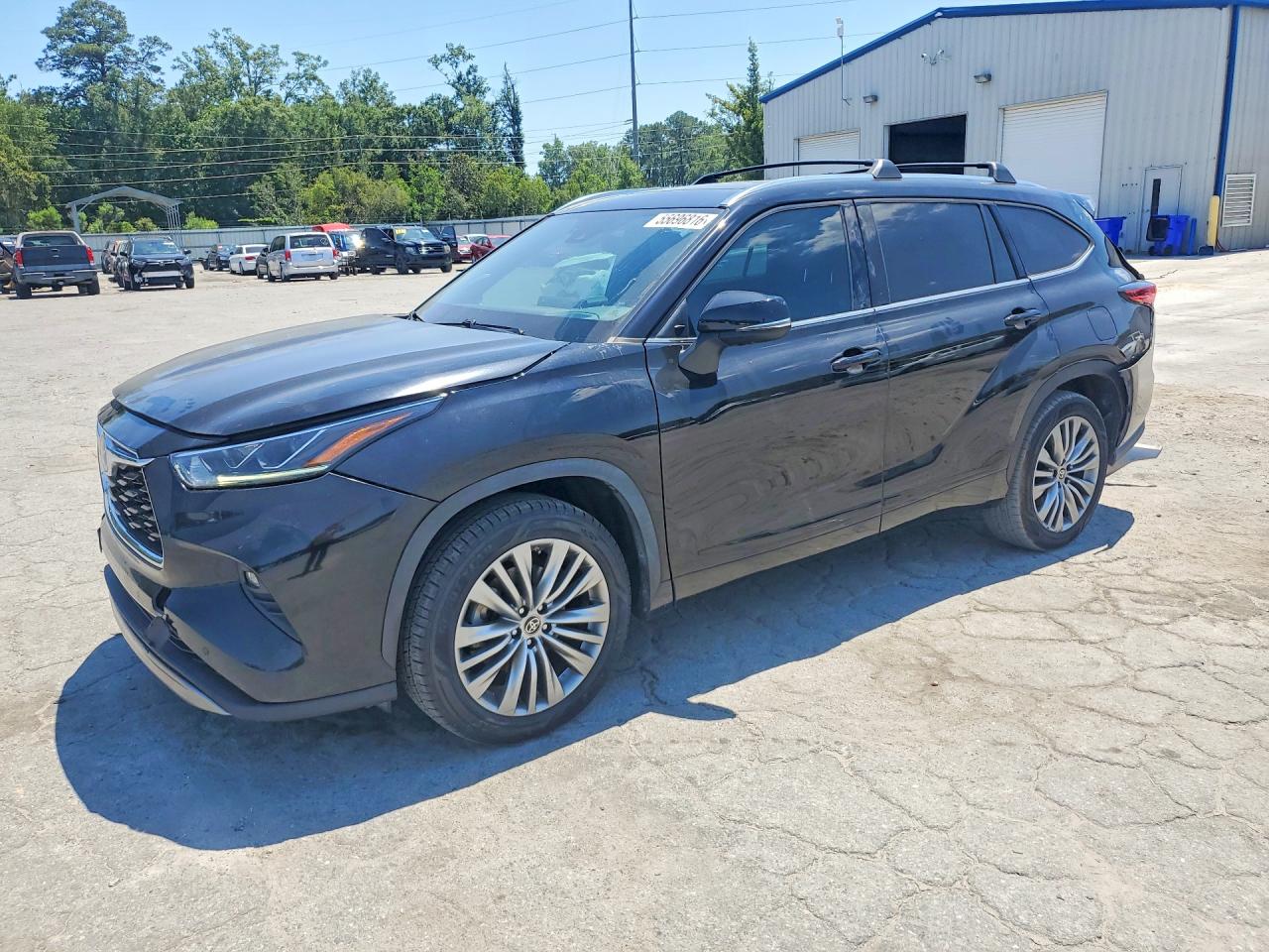 Salvage Toyota Highlander Image