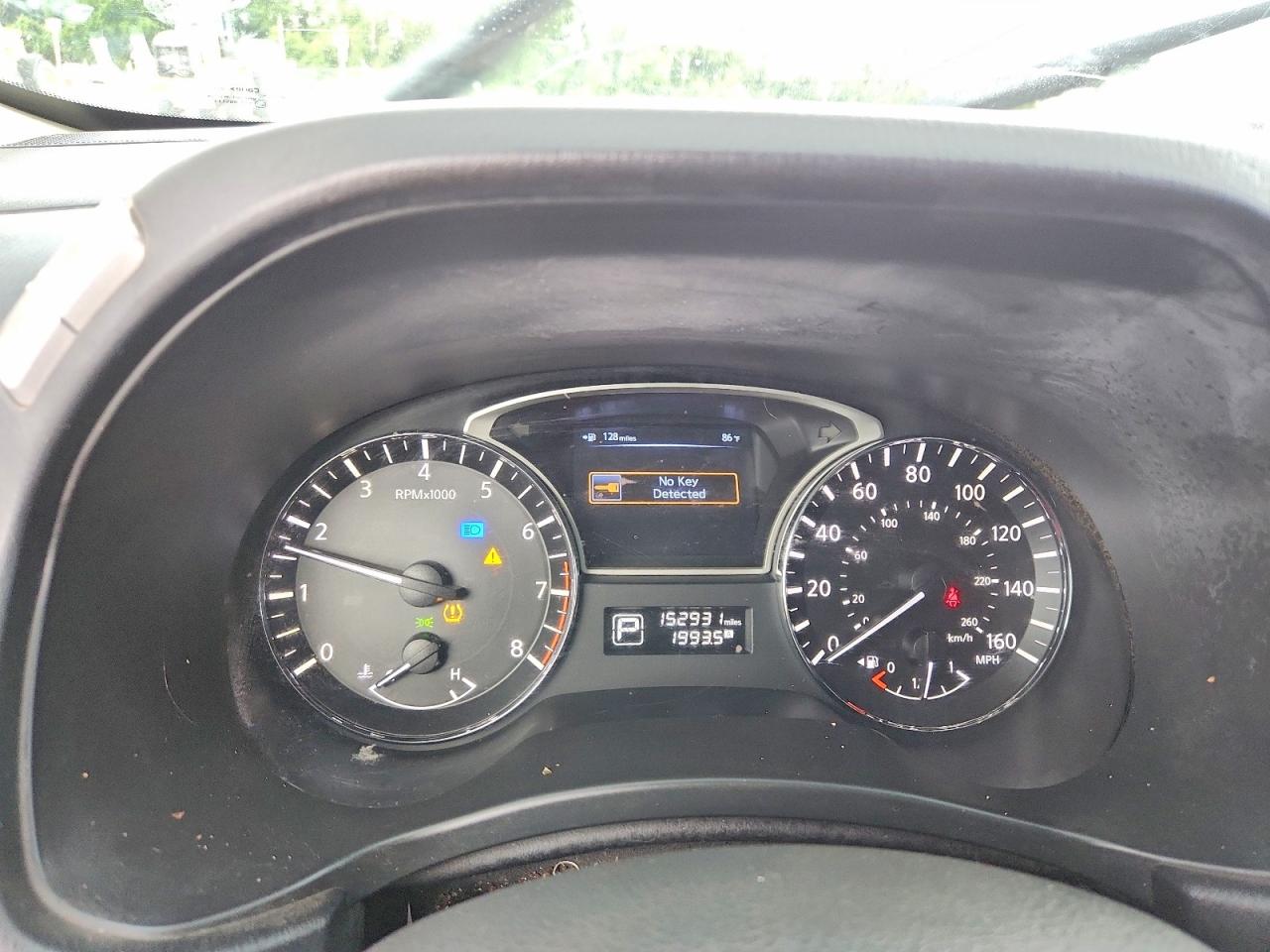 Nissan Pathfinder S