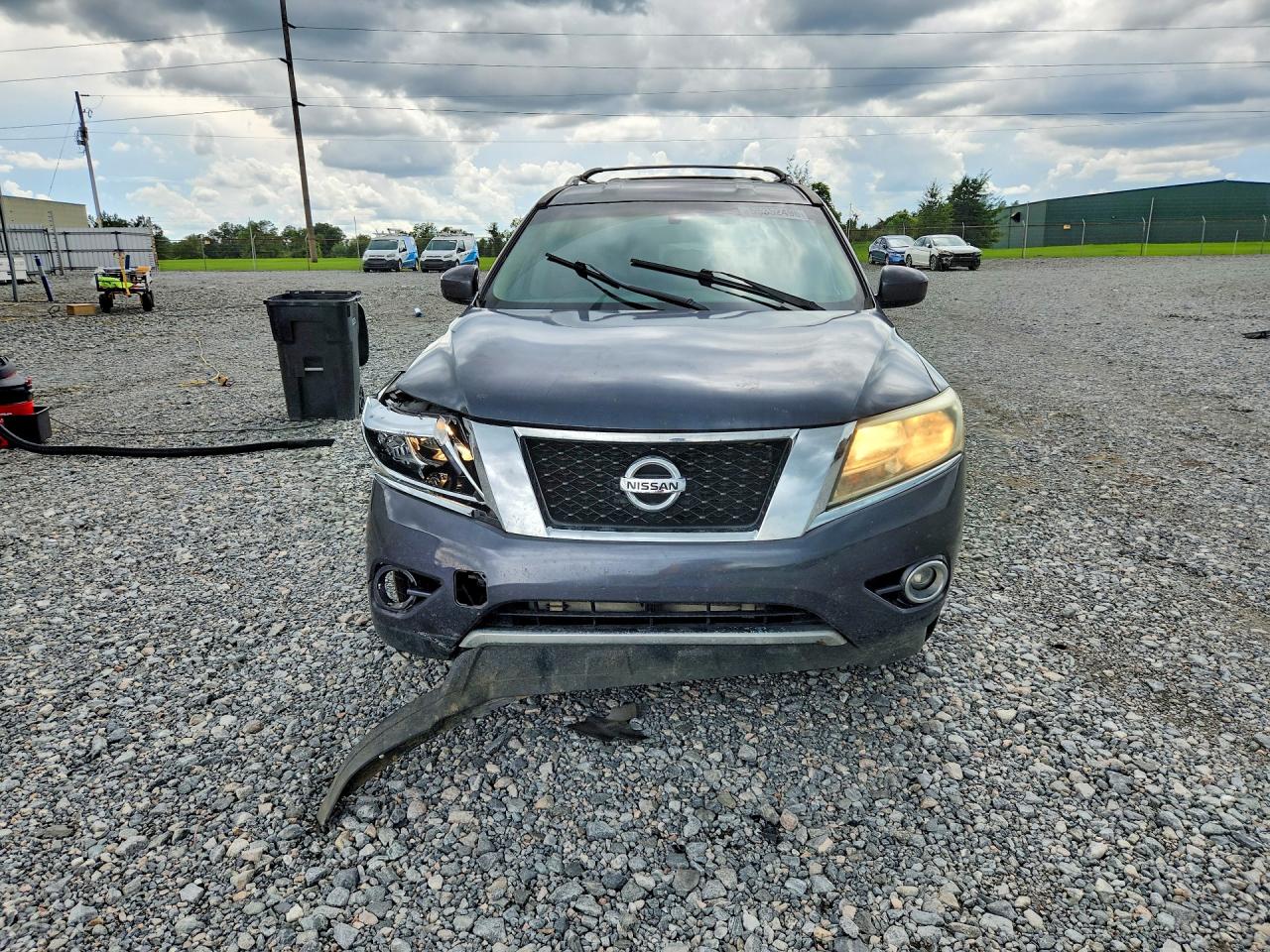 Nissan Pathfinder S