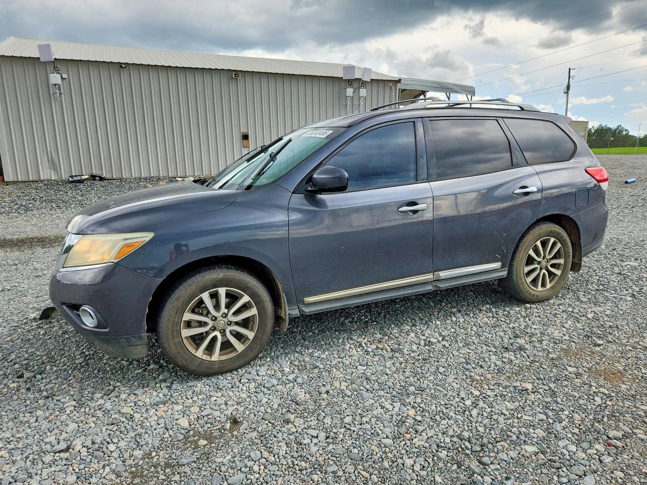 Salvage Nissan Pathfinder Image