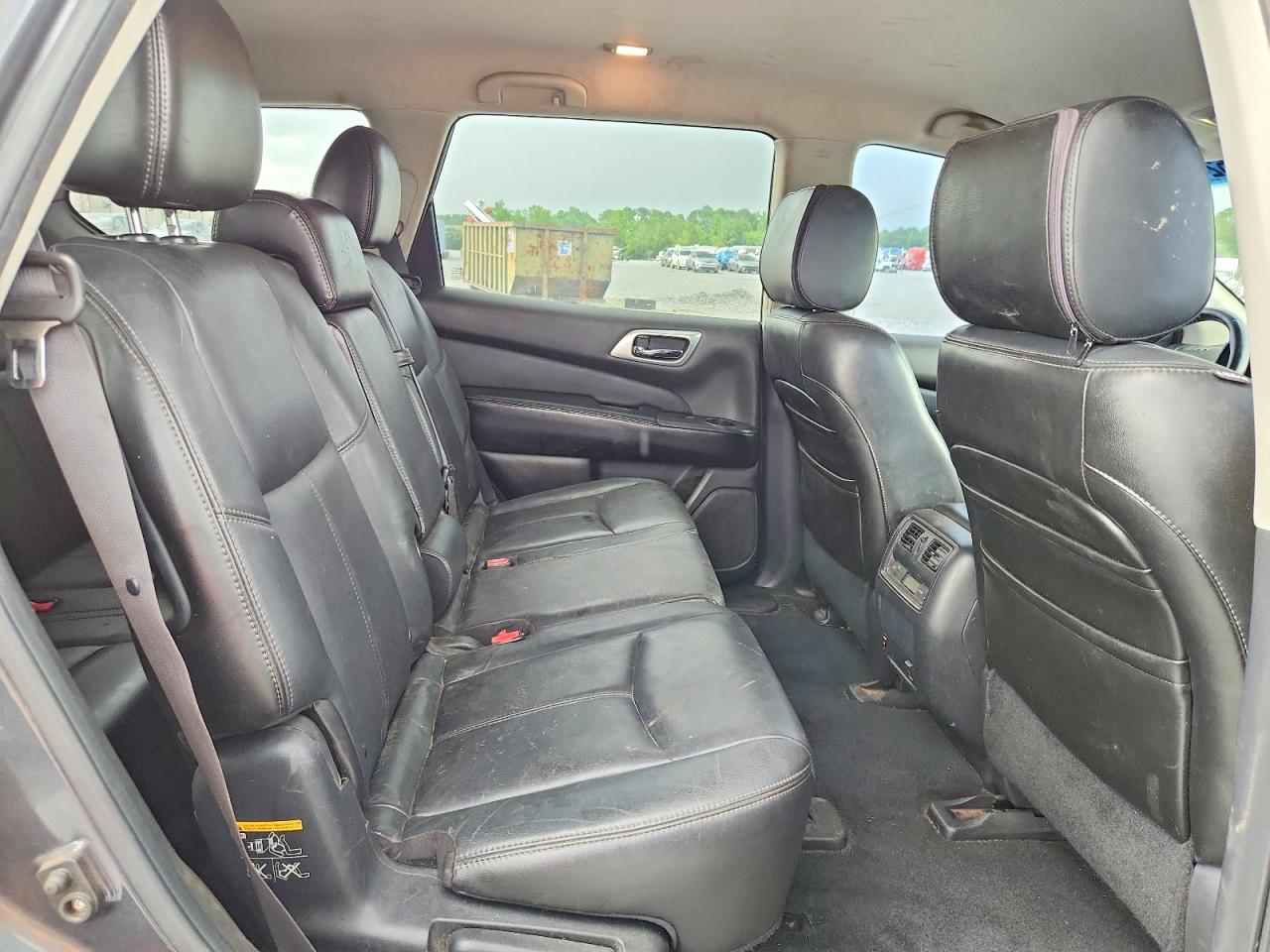 Nissan Pathfinder S
