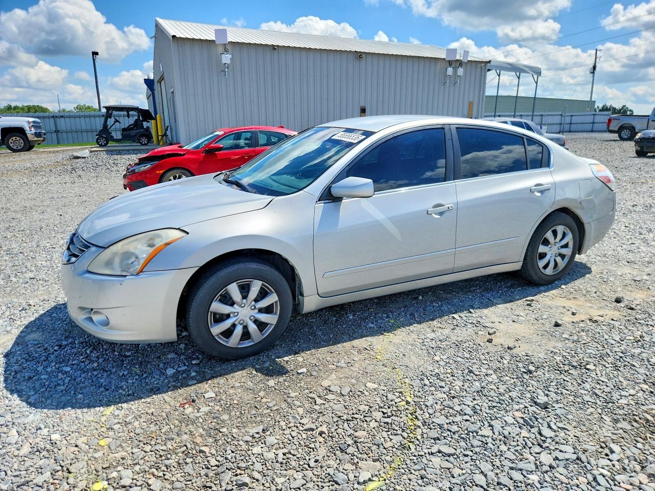 Salvage Nissan Altima Image